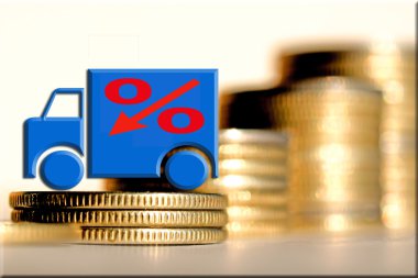 Araba ve kırmızı yüzde para bir arka plan üzerinde oturum açın .