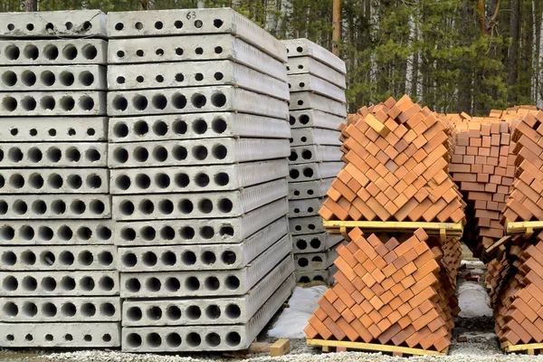 Açık endüstriyel ambarı için yapı malzemeleri — Stok fotoğraf