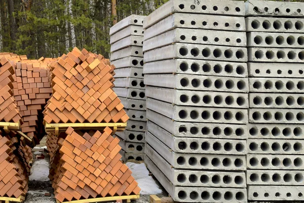 Açık endüstriyel ambarı için yapı malzemeleri — Stok fotoğraf