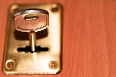 Daire ve ön kapı anahtarı