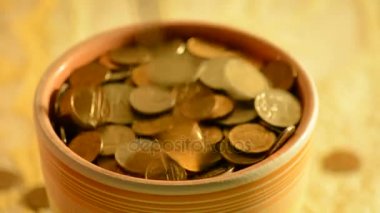 Fincan içine düşen para .