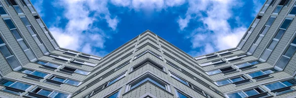 Panorama de edifícios residenciais de apartamentos altos — Fotografia de Stock