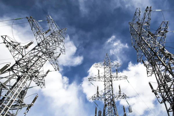 Power line against the blue sky . — Stock Photo, Image