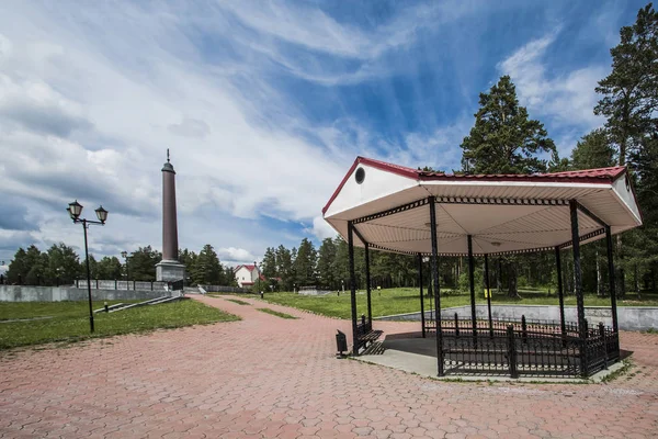 The obelisk on the border of Europe - Asia near Yekaterinburg . — Stock Photo, Image