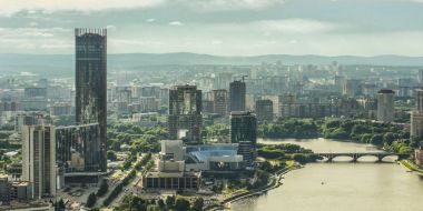 Rusya. Ekaterinburg. Görünüm şehir waterfront .