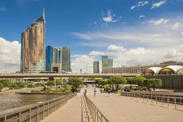 Kazajstán. Astana. Barrio comercial en el centro de la ciudad . — Foto de Stock