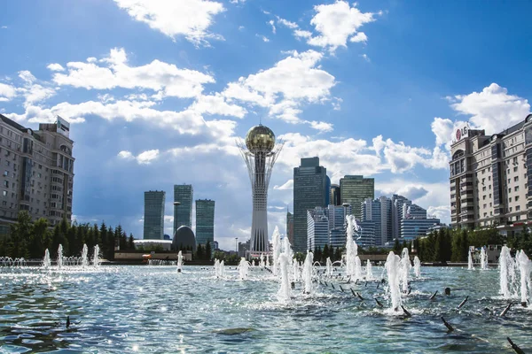 Cazaquistão. Astana. Bairro de negócios no centro da cidade . — Fotografia de Stock