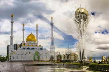 Kazakistan. Astana. Nurzhol Bulvarı ve Camii 