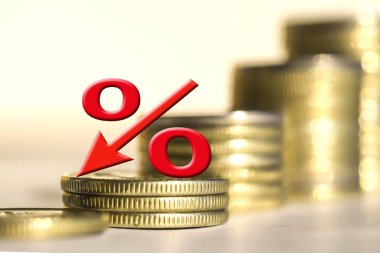 Barlar paralar arka plan üzerinde yüzde simgesi . 