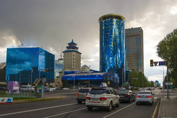 Cazaquistão. Astana. Bairro de negócios no centro da cidade  . — Fotografia de Stock