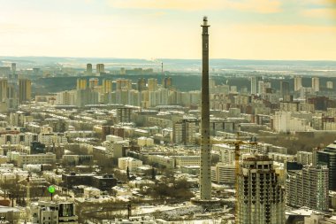 Rusya. Ekaterinburg. Bitmemiş Tv Kulesi şehir merkezinde .