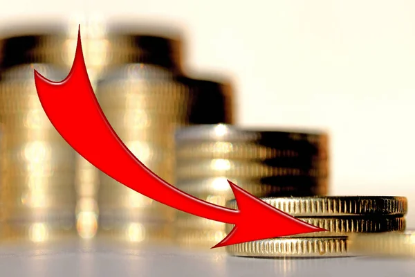 Flecha Vermelha Fundo Dinheiro Conceito Redução Dos Indicadores Financeiros — Fotografia de Stock