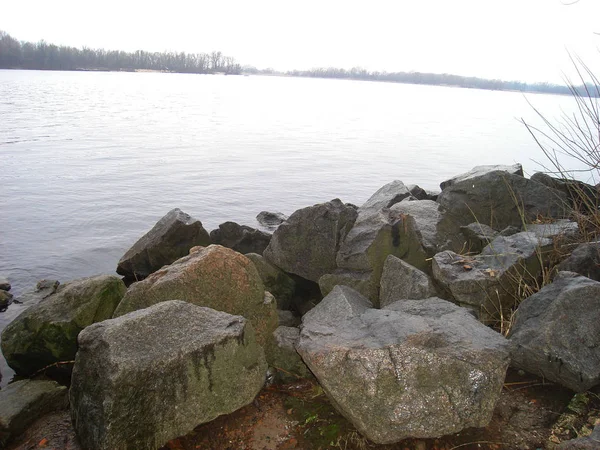 海岸の花崗岩の石は — ストック写真
