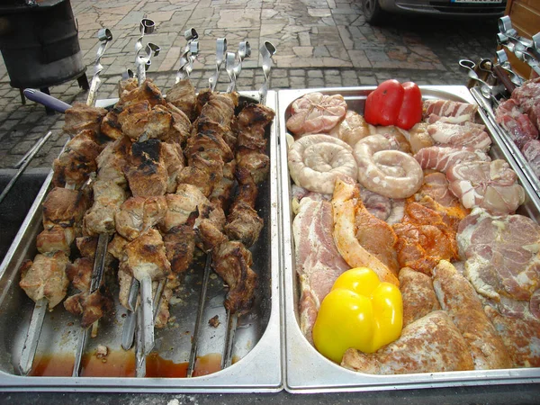 Viande shish kebab sur le gril — Photo