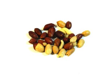 beyaz arkaplanda izole edilmiş fındık