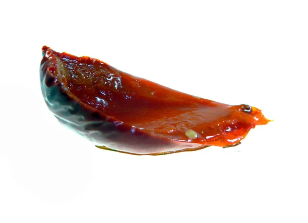 Pimenta vermelha isolada sobre fundo branco — Fotografia de Stock