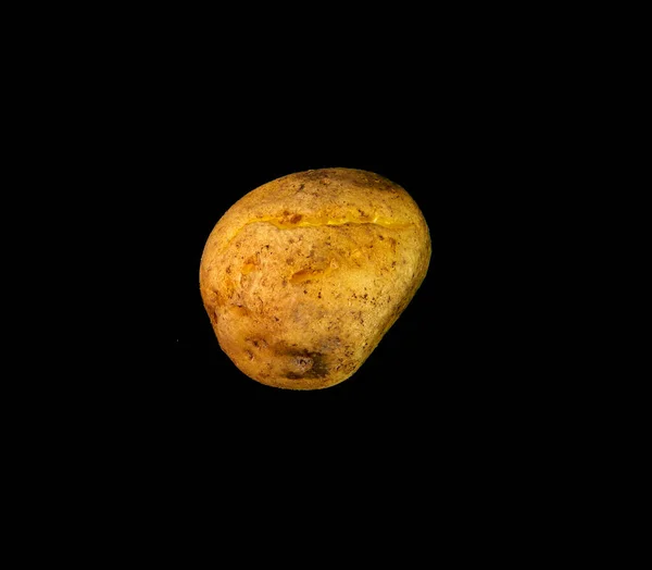 Картопля ізольована на чорному тлі — стокове фото