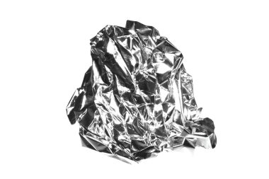 Buruşmuş folyo beyaz arkaplanda izole edildi