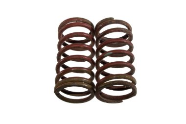 Beyaz arkaplanda yalıtılmış çelik yay