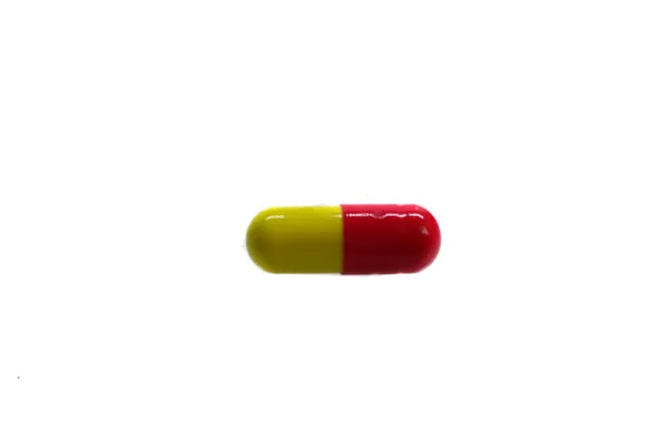 Medizinische Pillen isoliert auf weißem Hintergrund — Stockfoto