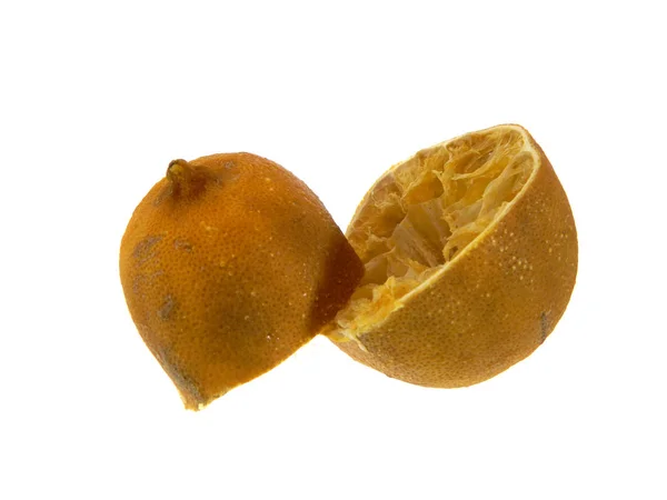 Citron pourri isolé sur fond blanc — Photo