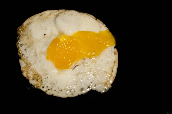 Gebakken Eieren Geïsoleerd Witte Achtergrond — Stockfoto