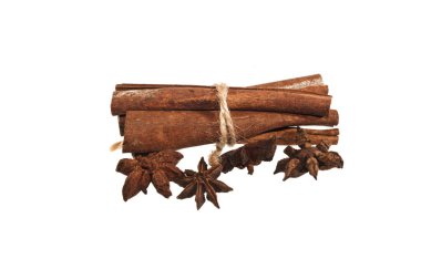 Tarçın beyaz arkaplanda izole edildi