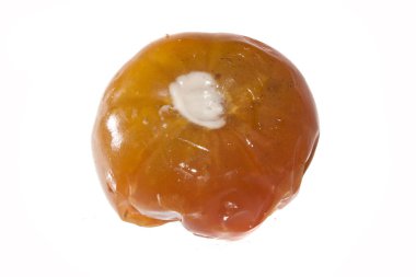 Beyaz arkaplanda izole edilmiş domates