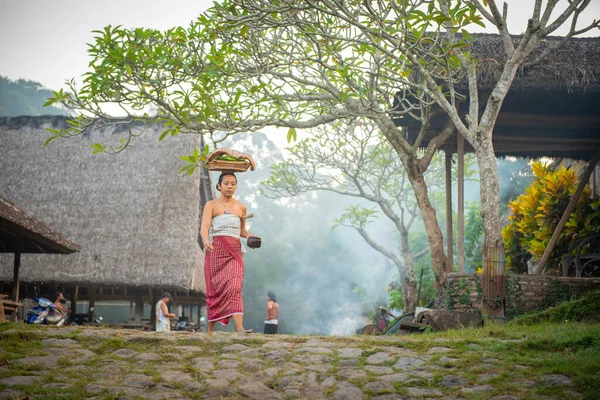 Tenganan, Bali / Endonezya - 25 Mayıs 2018: Tenganan bali köyünde uyum ortamı