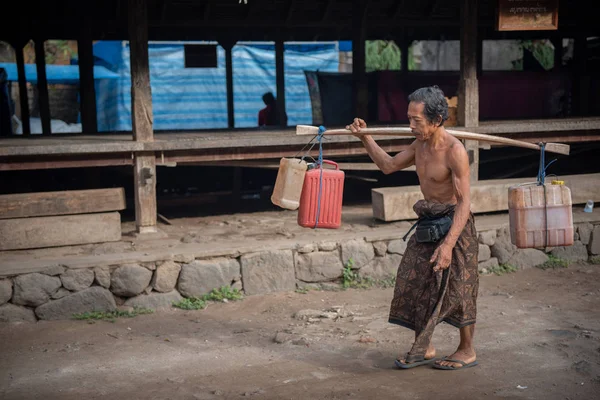 Tenganan, Bali / Endonezya - 25 Mayıs 2018: Tenganan bali köyünde uyum ortamı