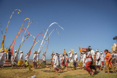 Sanur plaj melasti töreni 2015-03-18, Melasti bir Hindu Bali saflaştırma seremonisi ve ritüeli, Bali takvimine göre Nyepi kutsal gününden birkaç gün önce yapılmıştır.