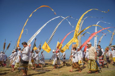 Sanur plaj melasti töreni 2015-03-18, Melasti bir Hindu Bali saflaştırma seremonisi ve ritüeli, Bali takvimine göre Nyepi kutsal gününden birkaç gün önce yapılmıştır.
