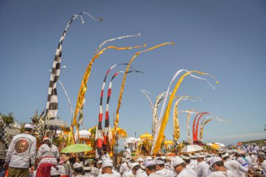 Sanur plaj melasti töreni 2015-03-18, Melasti bir Hindu Bali saflaştırma seremonisi ve ritüeli, Bali takvimine göre Nyepi kutsal gününden birkaç gün önce yapılmıştır.