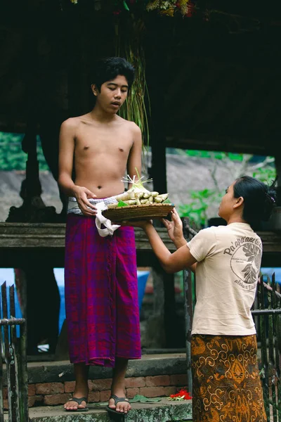 Tenganan, Bali / Endonezya - 25 Mayıs 2018: Tenganan bali köyünde uyum ortamı
