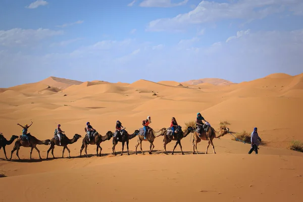 Merzouga Marokko Afrika April 2018 Sonnenuntergang Über Den Sanddünen Und — Stockfoto