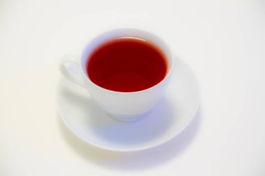 Bir fincan taze çay. Siyah yeşil veya meyve çayı. Kahvaltı ya da öğleden sonra çay saati için uygun. Sürahiler içinde..