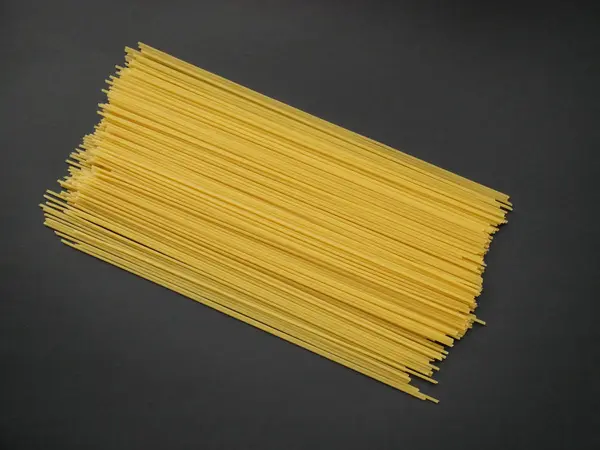 Espaguetis secos crudos como fondo — Foto de Stock
