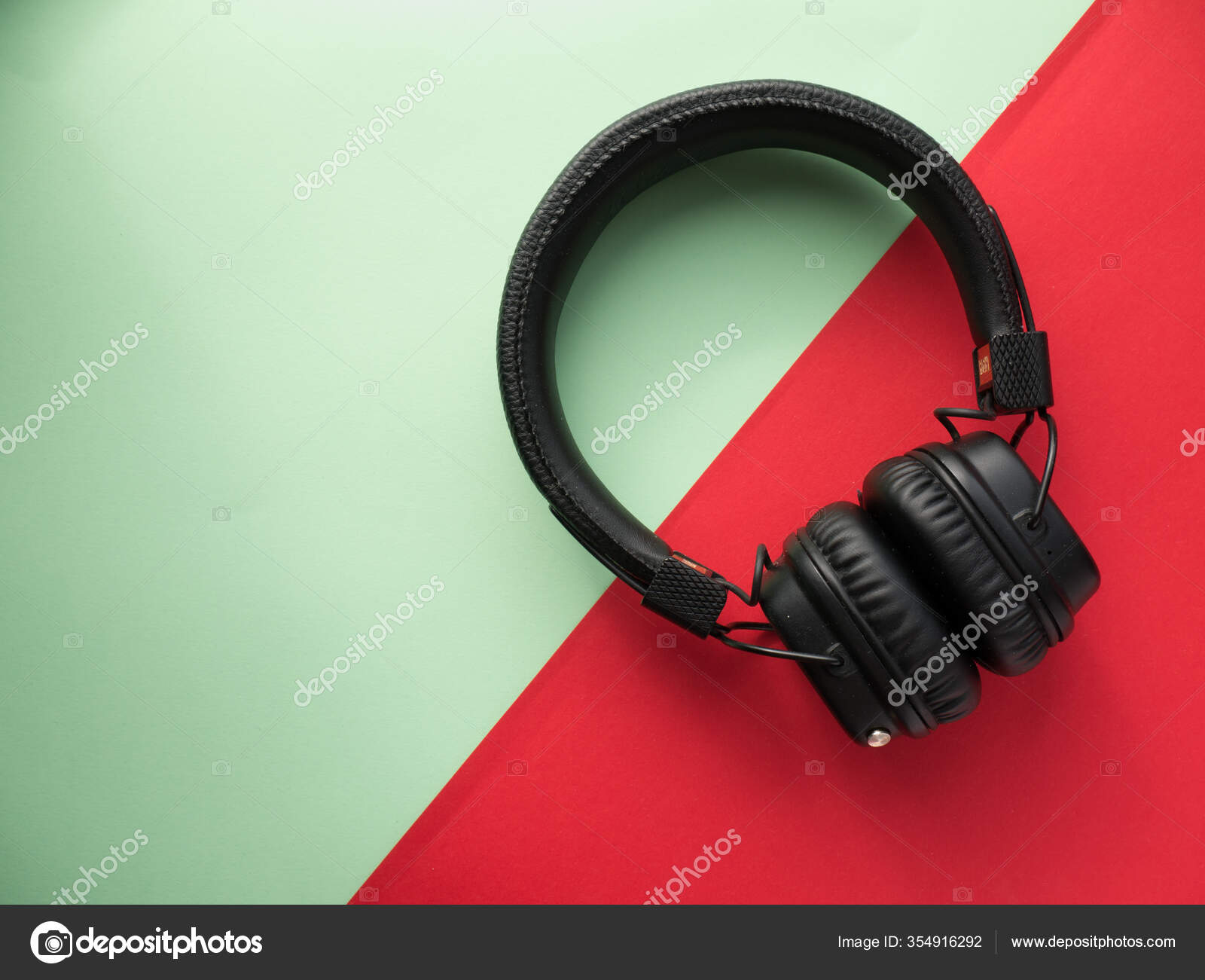 retro style headphones