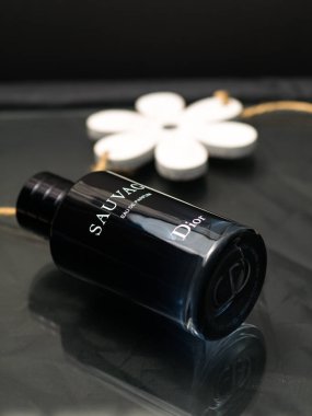Dior 'dan Sosisli Parfüm. Fransız Moda Evi Christian Dior 'dan 