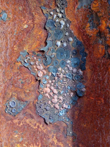 Paslı ve kömürleşmiş metal dokusu