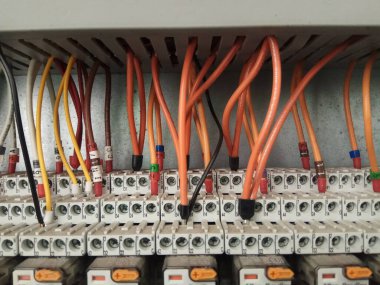 Teknolojik işlem kontrolü için kablolama ve değiştirme ekipmanları