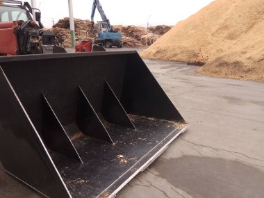 Odun parçaları üretimi ve yüklenmesi için endüstriyel ekipman