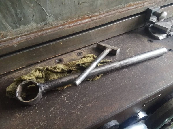 Sovyet yapımı endüstriyel torna.