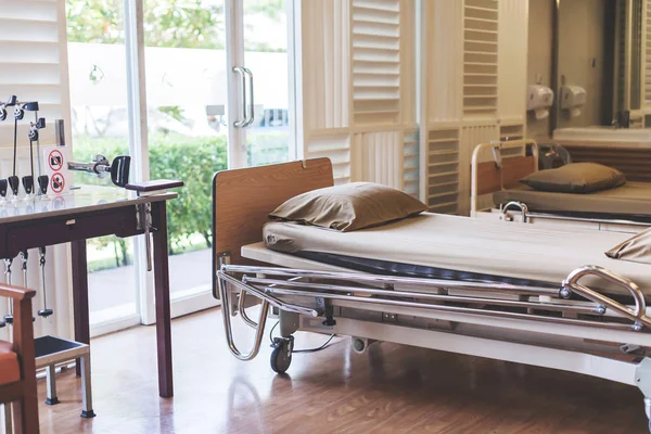 Donanım hastalarının rehabilitasyon için yatak odası