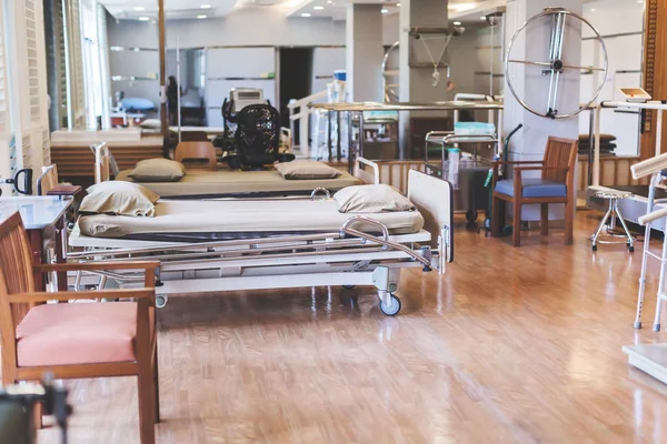 Donanım hastalarının rehabilitasyon için yatak odası