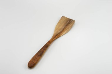 Kül ve ardıç ürünleri pişirmek için tahta spatula