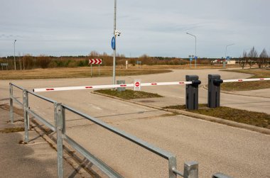 Giriş yok, DUR, güvenlik kameraları, otomatik yasaklama