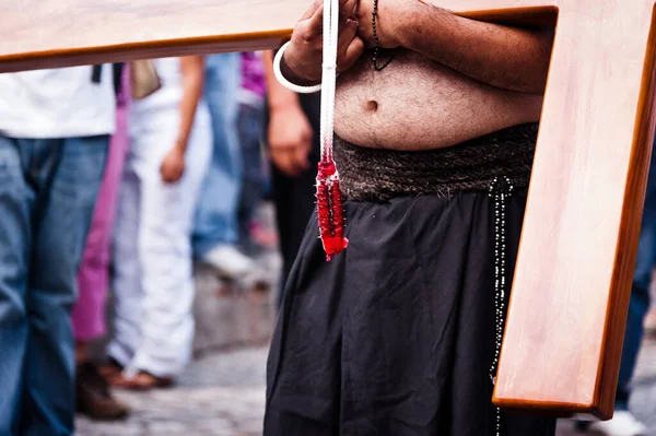 Taxco Μεξικό Απριλίου 2011 Ένας Θρησκευόμενος Μετανοών Που Χτυπάει Την — Φωτογραφία Αρχείου