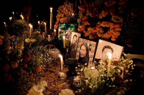 Patzcuaro, Meksika, 1 Kasım 2011: Merhumun Tuba 'da öldüğü gün çekilen fotoğrafları