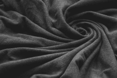 Siyah pamuk kumaşın dalgalanışını yakından çek, moda kartı ya da blog için desenli siyah arkaplan, dalgalara dalgalanan soyut desenler. Lüks efektli tasarımcılar için alanı kopyala